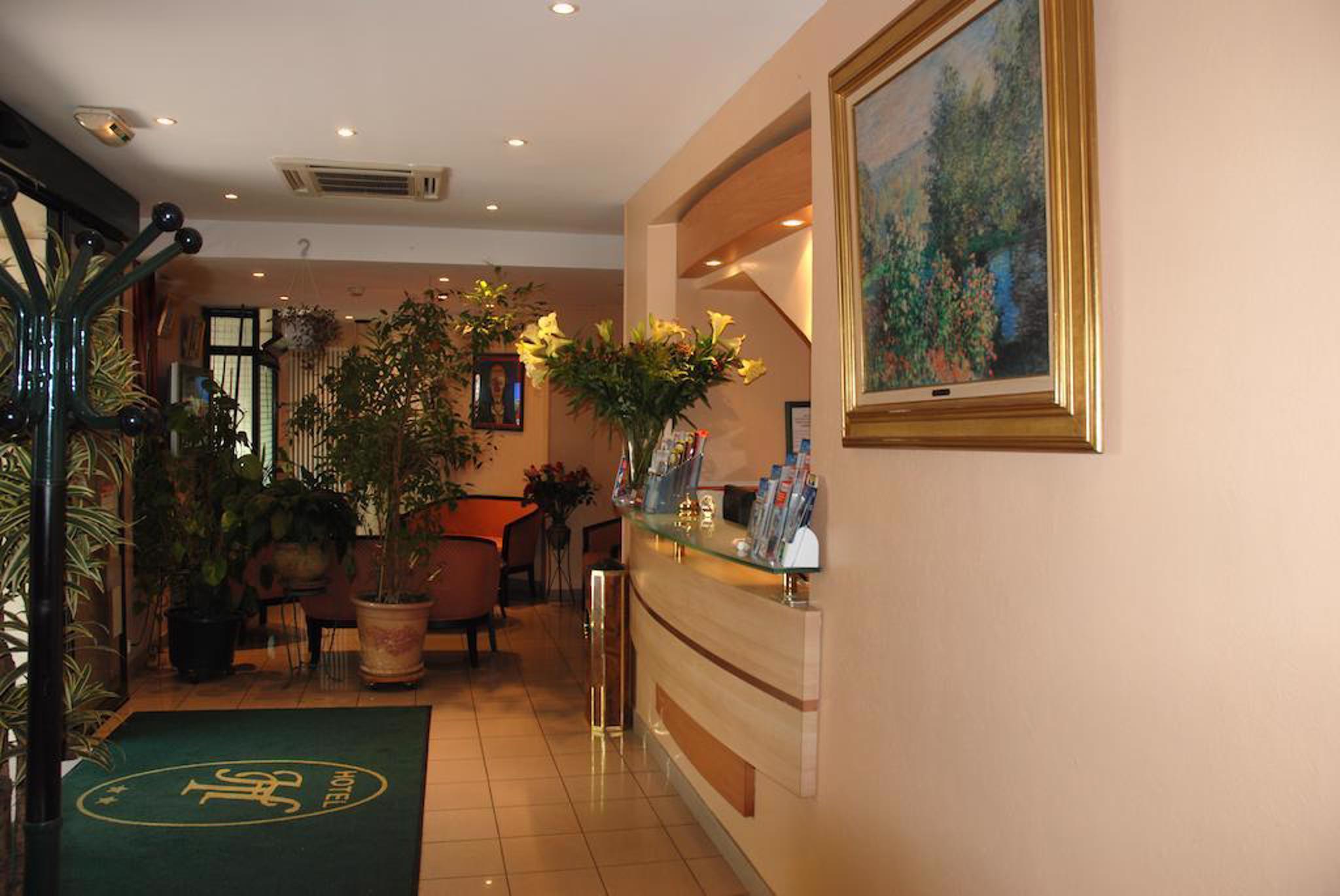 Hôtel Transcontinental Parigi Esterno foto